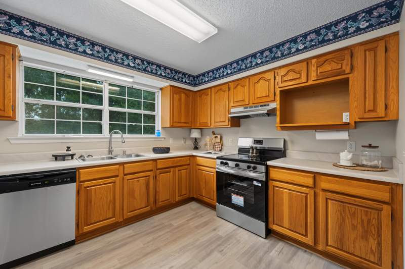 3 bedroom Detached Single Family at 213 Hunter Drive, Hunter Woods, Crestview — photo 5