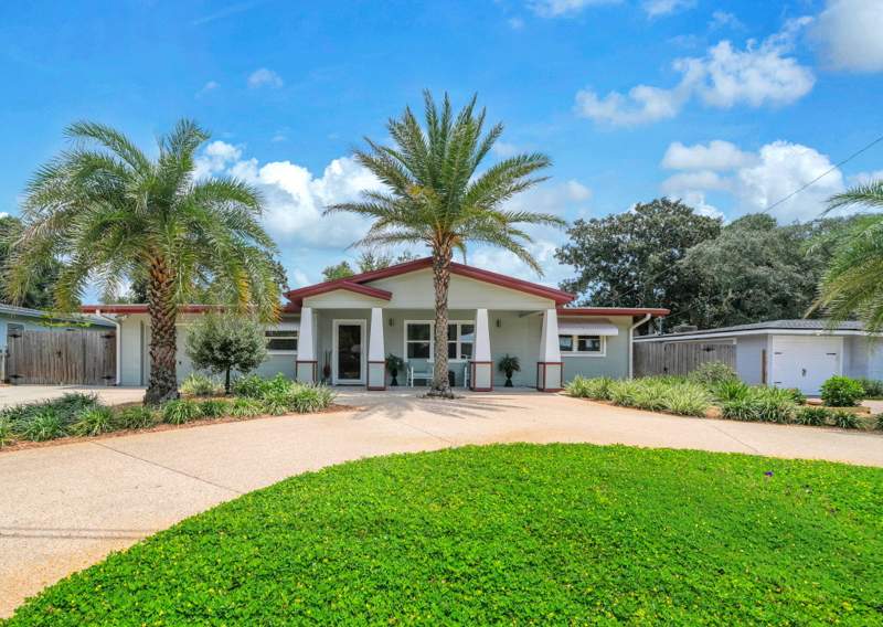 4 bedroom Detached Single Family at 11 SE Waynel Circle, Villa Russ Park, Fort Walton Beach — photo 2