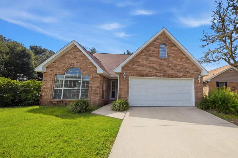 3 bedroom Detached Single Family at 2812 Lee Trevino Court, Lake Pointe, Shalimar — photo 5