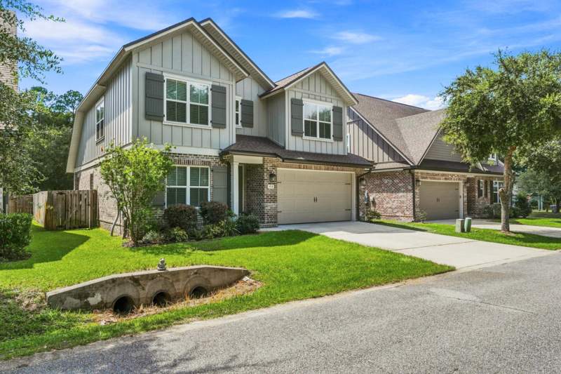 4 bedroom Detached Single Family at 46 Laurel Oaks Drive, Laurel Oaks S/D, Freeport — photo 2