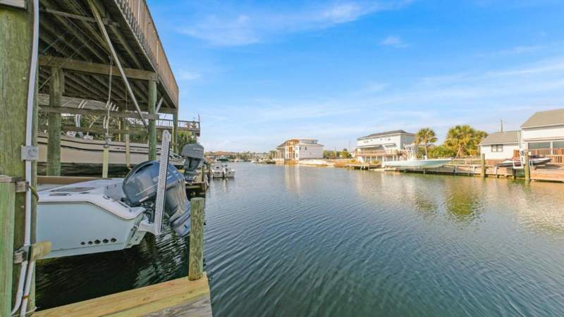 5 bedroom Detached Single Family at 521 Gulf Shore Drive, Holiday Isle, Destin — photo 4