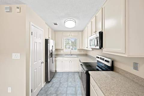44 Berwick Circle #2, Shalimar FL - photo 7 of 41