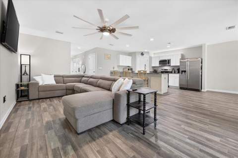 520 Whispering Creek Avenue, Freeport FL - photo 10 of 56