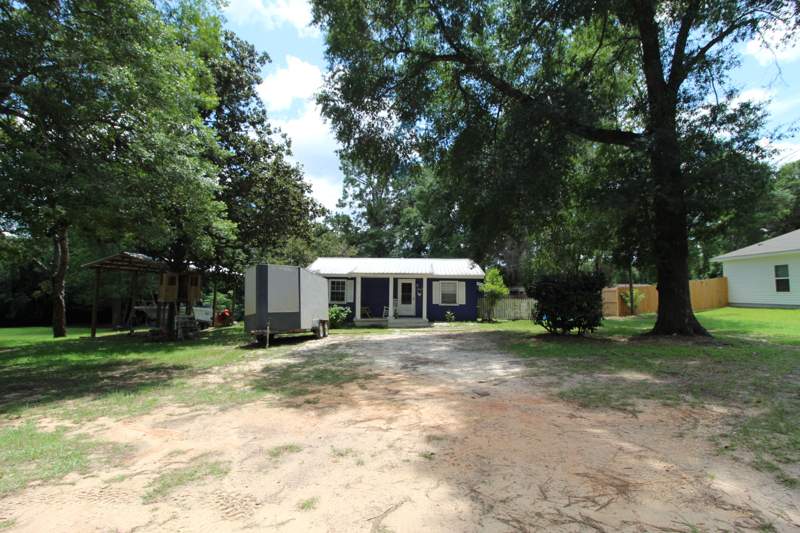 3 bedroom Detached Single Family at 2592 Kingston Road, Crestview Suburb, Crestview — photo 3
