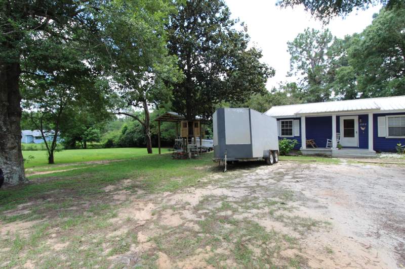 3 bedroom Detached Single Family at 2592 Kingston Road, Crestview Suburb, Crestview — photo 4