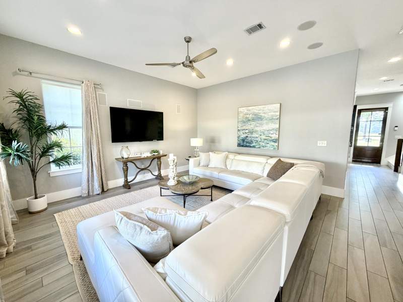 4 bedroom Detached Single Family at 1959 Baytowne Loop, Villa Lago, Miramar Beach — photo 3