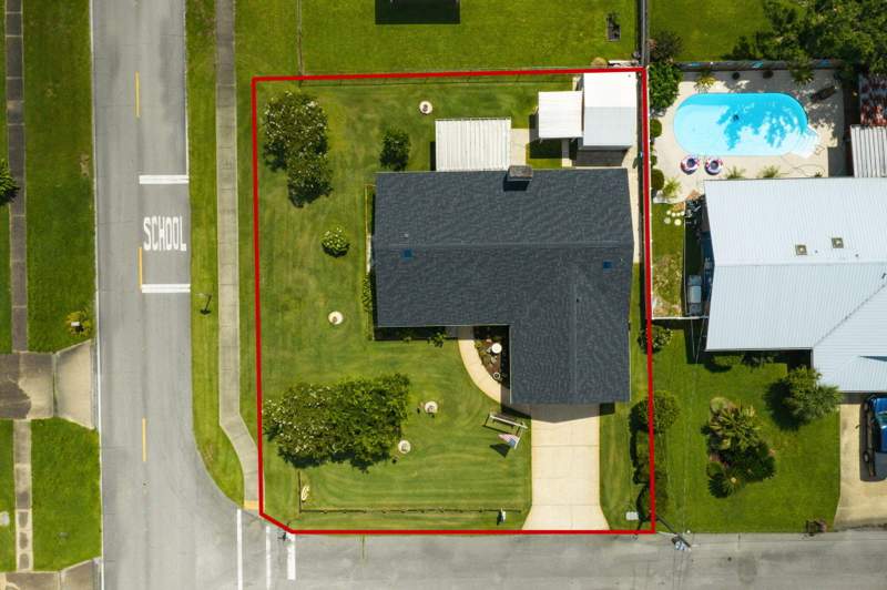 3 bedroom Detached Single Family at 88 Schooner Lane, Port Dixie S1/2 Of Lots 12 13, 14-Blk, Shalimar — photo 2