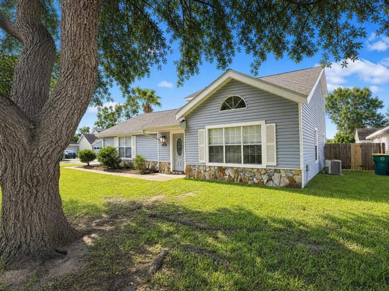 3 bedroom Detached Single Family at 1908 Heartland Drive, Coventry Park Village Ph 2, Fort Walton Beach — photo 5