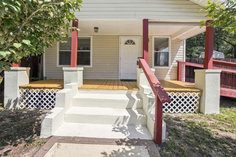 3 bedroom Detached Single Family at 120 N Davis Lane, Town Of Defuniak Springs, DeFuniak Springs — photo 2