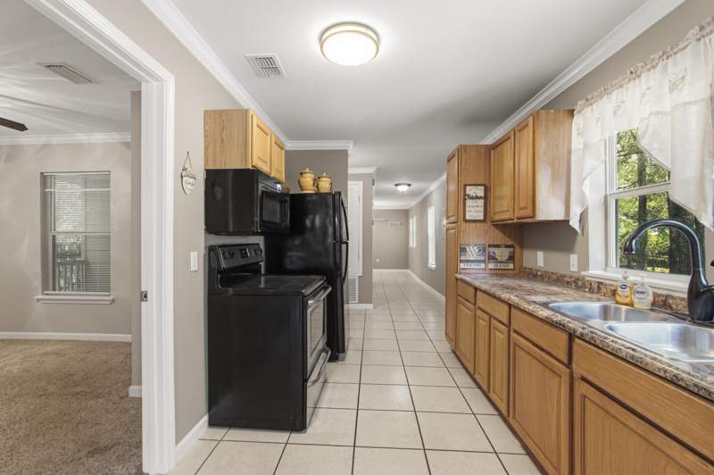 3 bedroom Detached Single Family at 120 N Davis Lane, Town Of Defuniak Springs, DeFuniak Springs — photo 5