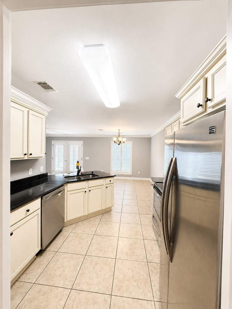 3 bedroom Detached Single Family at 2907 Five Oaks Lane, Summerwood, Shalimar — photo 4