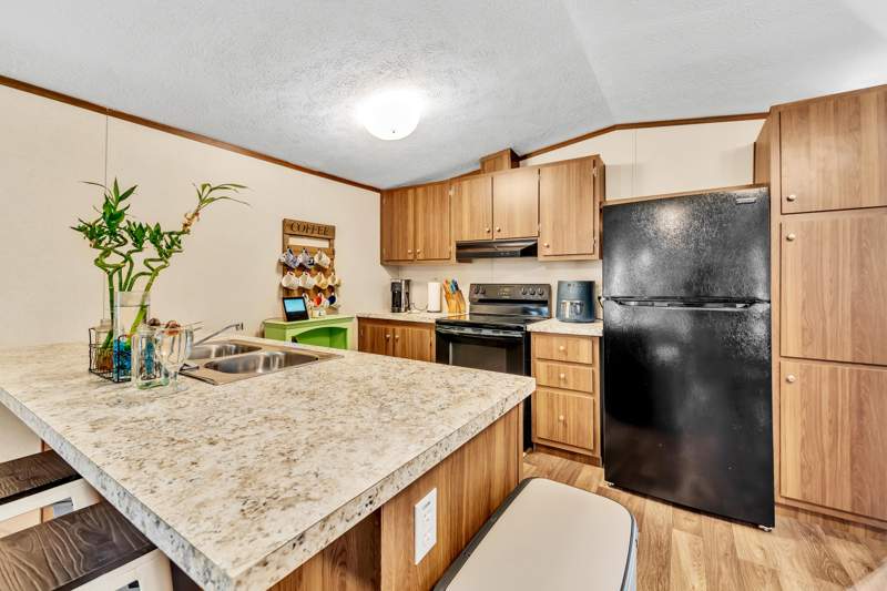 3 bedroom Mobile Home at 12 Candy Lane, Oakwood Hills, DeFuniak Springs — photo 4