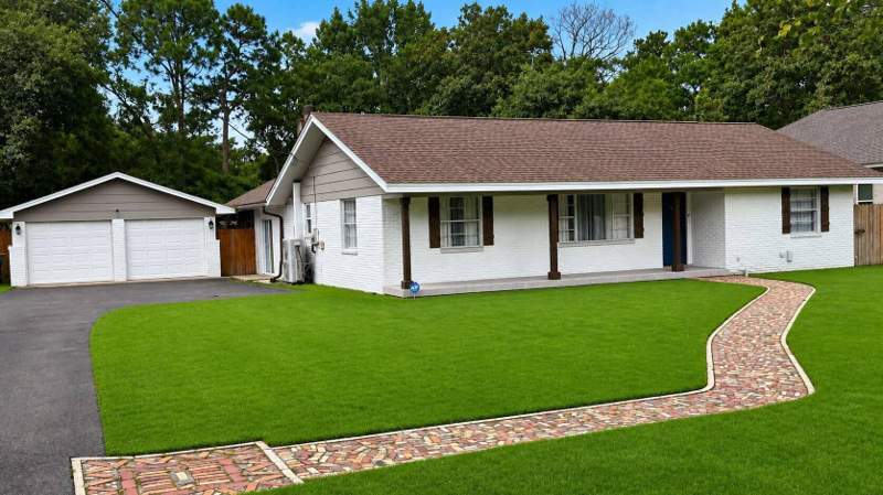 3 bedroom Detached Single Family at 7 Holly Avenue, Bayou Poquito, Shalimar — photo 2
