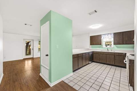 956 Mcfarlan Avenue, Fort Walton Beach FL - photo 8 of 31