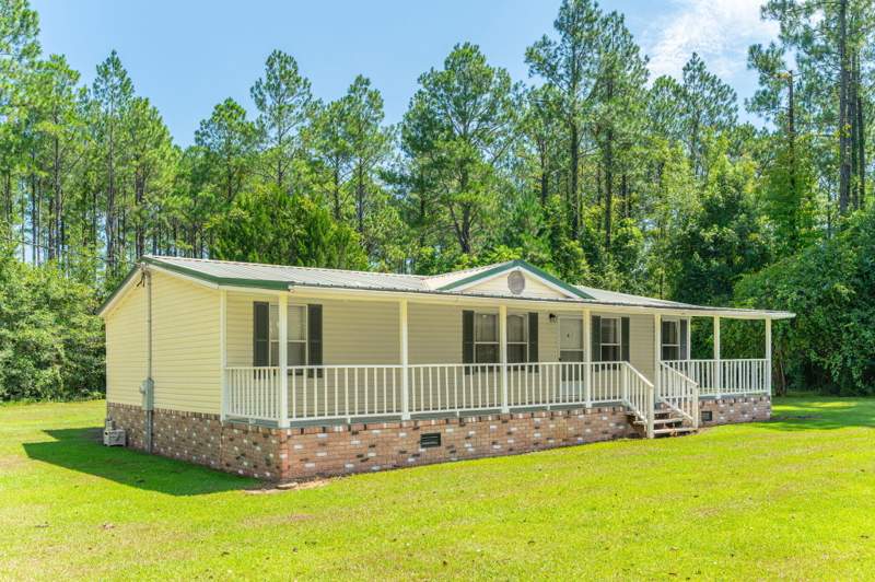 3 bedroom Mobile Home at 6423 Old River Road, Baker, Baker — photo 3