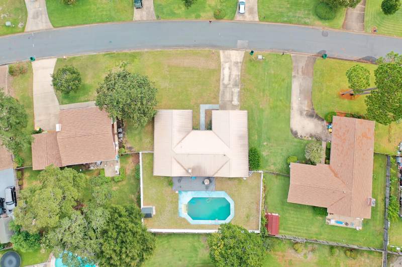 4 bedroom Detached Single Family at 10 Pebble Beach Drive, Lake Lorraine Estates 3, Shalimar — photo 4