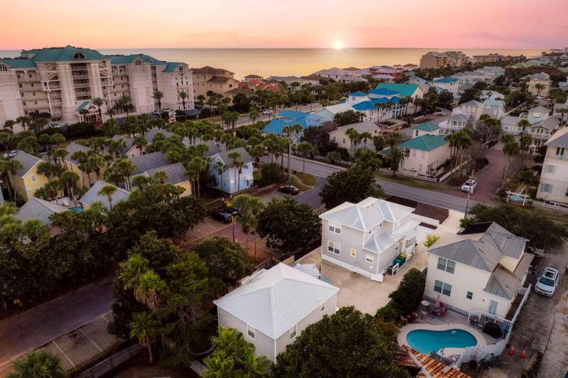 6 bedroom Detached Single Family at 73 Crystal Beach Drive, Crystal Beach, Destin — photo 2