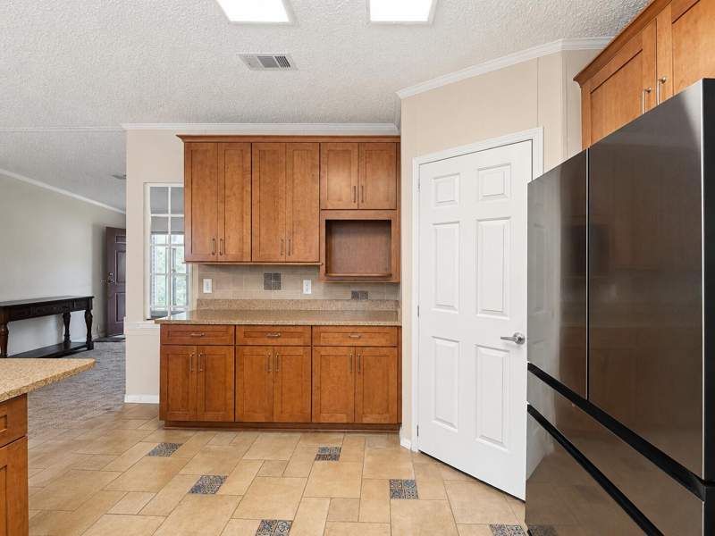 3 bedroom Mobile Home at 143 Anchor Road, Metes & Bounds, Freeport — photo 2