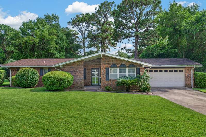 4 bedroom Detached Single Family at 30 Walnut Avenue, Poquito Bayou, Shalimar — photo 4