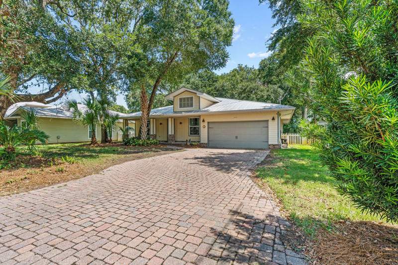 4 bedroom Detached Single Family at 205 SE Alconese Avenue, Olde Camp Walton Knoll, Fort Walton Beach — photo 2