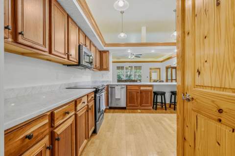 205 SE Alconese Avenue, Fort Walton Beach FL - photo 10 of 47