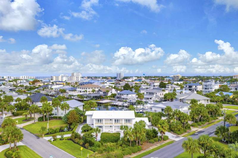 4 bedroom Detached Single Family at 531 Vera Cruz Drive, Holiday Isle, Destin — photo 2