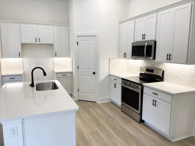 3 bedroom Detached Single Family at 5904 Luckenbach Lane, Houston Place, Crestview — photo 4