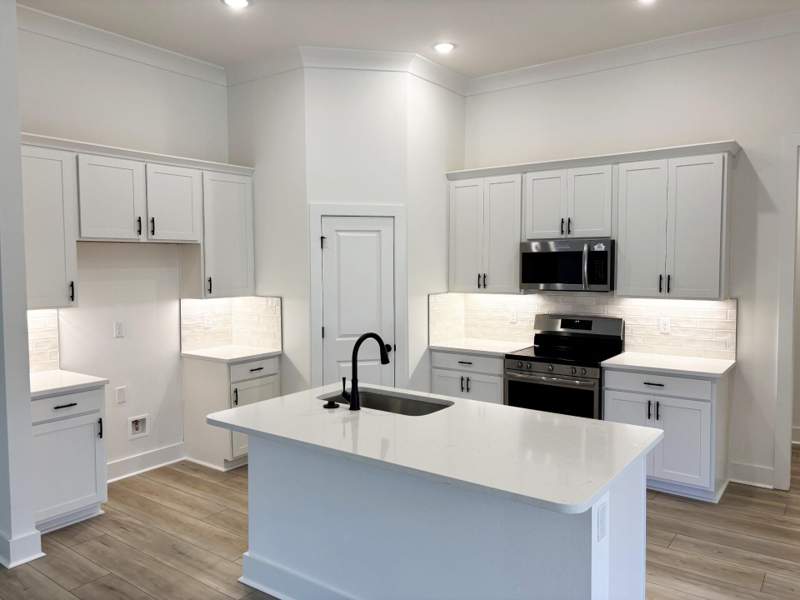 3 bedroom Detached Single Family at 5904 Luckenbach Lane, Houston Place, Crestview — photo 5