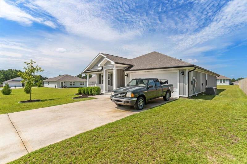 4 bedroom Detached Single Family at 2641 Saltgrass Way, Silver Lake Village, Crestview — photo 3