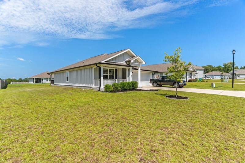 4 bedroom Detached Single Family at 2641 Saltgrass Way, Silver Lake Village, Crestview — photo 4