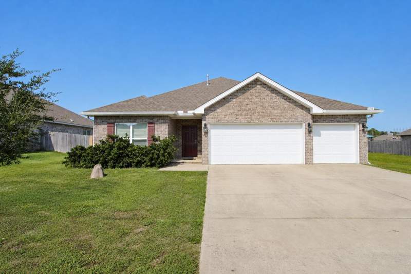 4 bedroom Detached Single Family at 1110 Shoal River Drive, Patriots Ridge, Crestview — photo 2