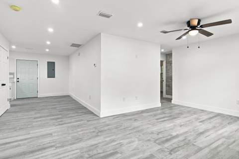 101 W Live Oak Avenue, DeFuniak Springs FL - photo 8 of 17