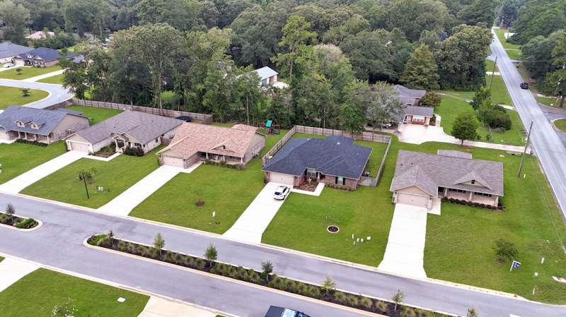 4 bedroom Detached Single Family at 5908 Silvercrest Boulevard, Silvercrest, Crestview — photo 5