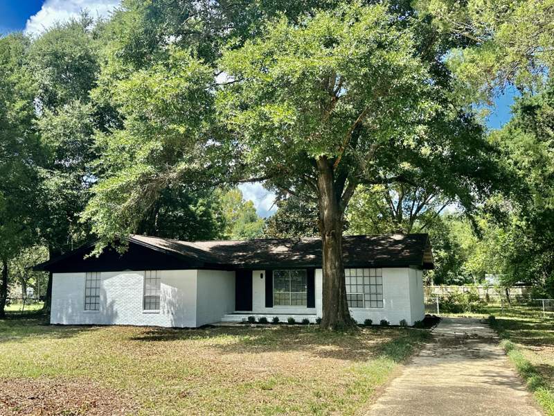 3 bedroom Detached Single Family at 3025 Stillwell Boulevard, Crestview, Crestview — photo 2