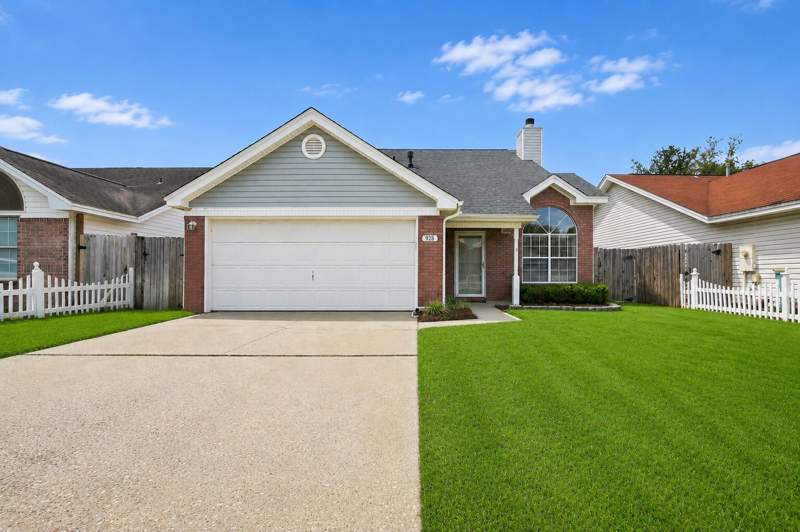 4 bedroom Detached Single Family at 928 Village Lane, Roanoke Village S/D, Fort Walton Beach — photo 3