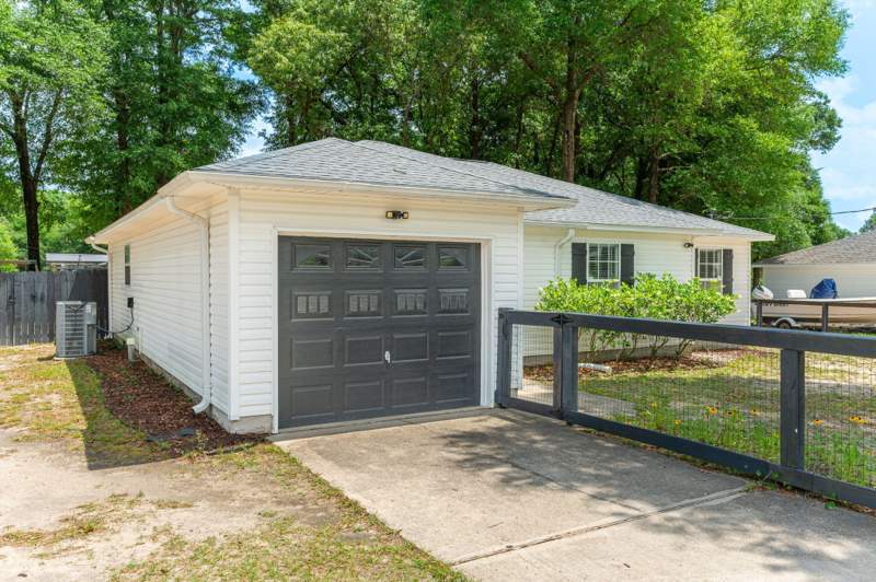 3 bedroom Detached Single Family at 1093 Farmer Street, Oakdale Mini Farms, Crestview — photo 5