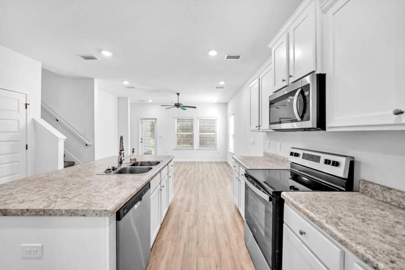 4 bedroom Detached Single Family at 30 Sandywoods Court, Lagrange Landing, Freeport — photo 4