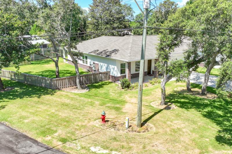 4 bedroom Detached Single Family at 610 Fifth Street, Kellys 3rd Addn To Destin, Destin — photo 3