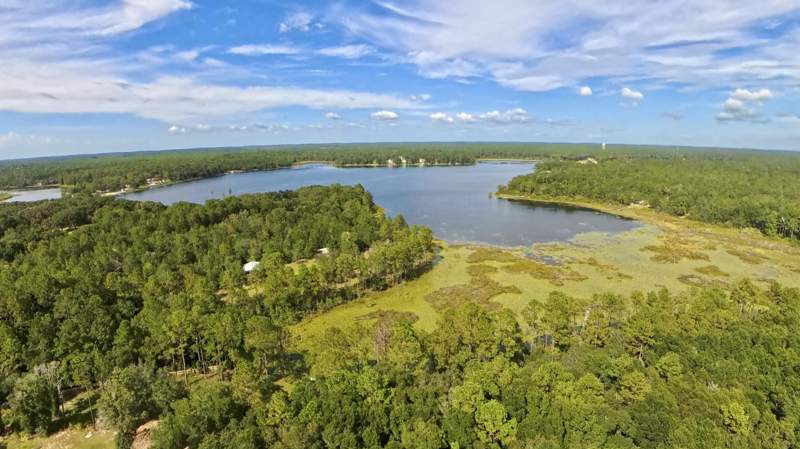 2 bedroom Mobile Home at 1819 Caswell Road, Autumn Woods, DeFuniak Springs — photo 3