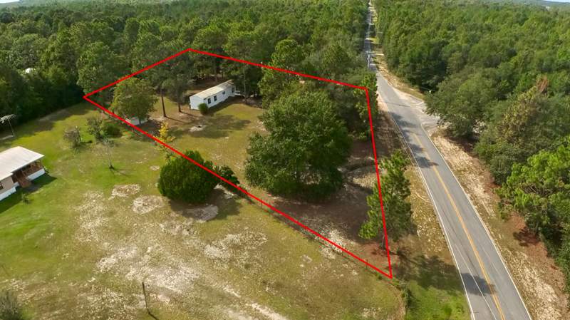 2 bedroom Mobile Home at 1819 Caswell Road, Autumn Woods, DeFuniak Springs — photo 2
