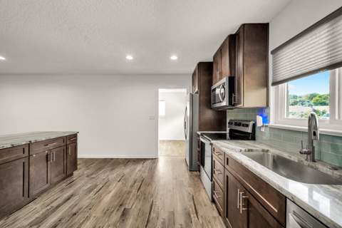 326 NW Leah Miller Drive, Fort Walton Beach FL - photo 7 of 36