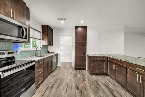 326 NW Leah Miller Drive, Fort Walton Beach FL - photo 8 of 36