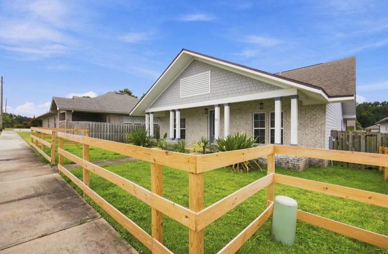 4 bedroom Detached Single Family at 50 9th Avenue, Temple Park, Shalimar — photo 3