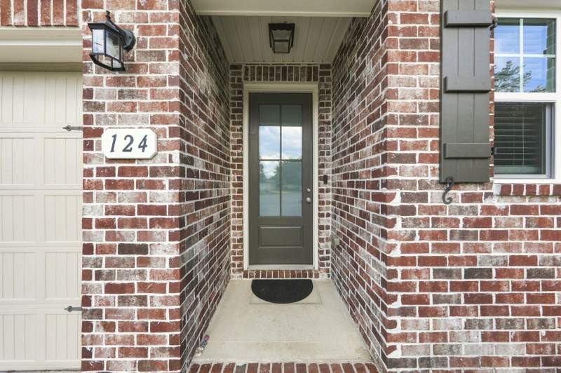 4 bedroom Detached Single Family at 124 Creve Core Drive, Heritage Manor, Crestview — photo 2