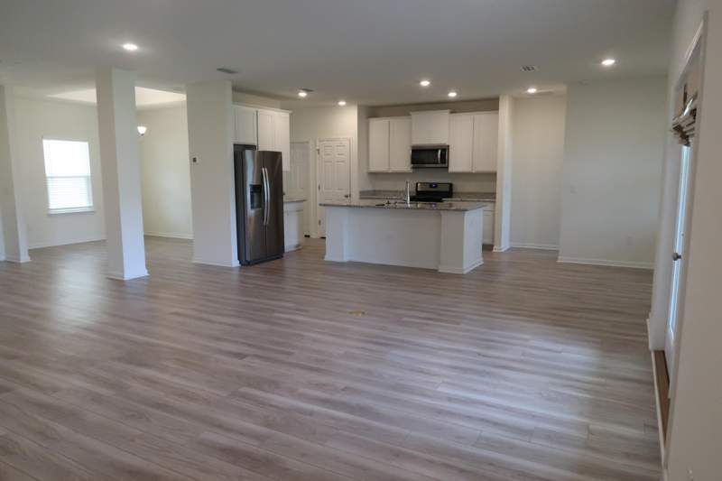 4 bedroom Detached Single Family at 106 E Sky Way, Hammock Bay, Freeport — photo 4