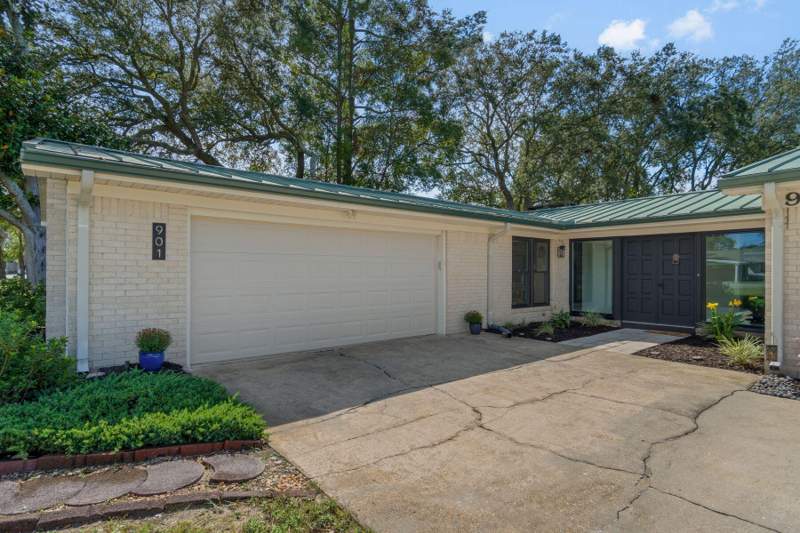 4 bedroom Detached Single Family at 901 Valparaiso Boulevard, MAGNOLIA SHORES S/D, Niceville — photo 4