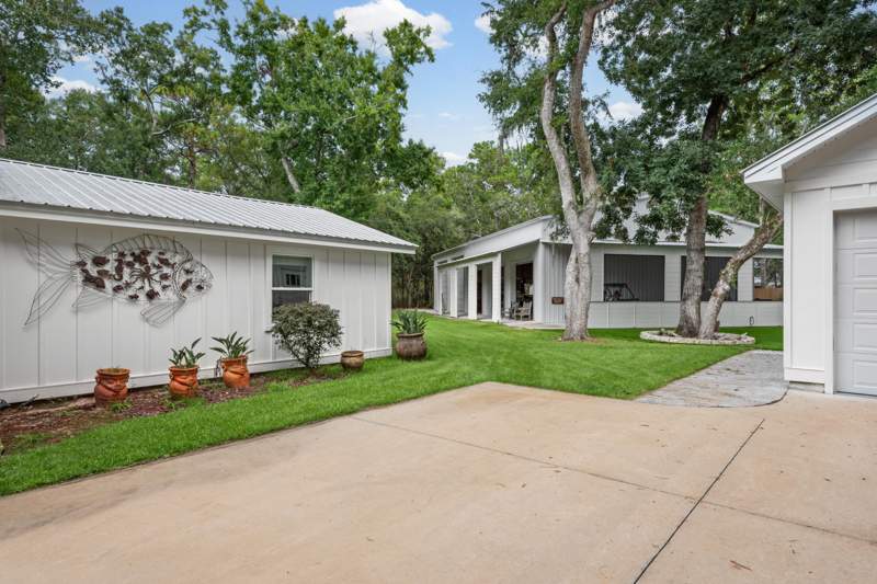 2 bedroom Detached Single Family at 362 Red Barn Road, Freeport, Freeport — photo 4
