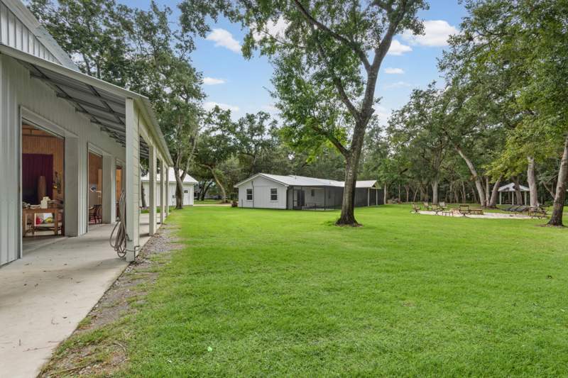 2 bedroom Detached Single Family at 362 Red Barn Road, Freeport, Freeport — photo 5
