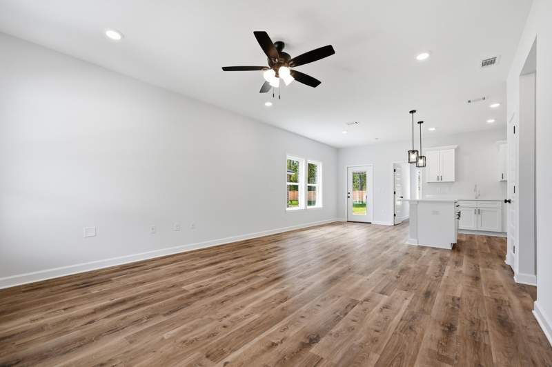 3 bedroom Detached Single Family at 2826 Blackbird Court, BARTON'S BEND, Crestview — photo 3