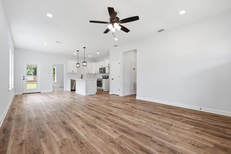 3 bedroom Detached Single Family at 2826 Blackbird Court, BARTON'S BEND, Crestview — photo 5